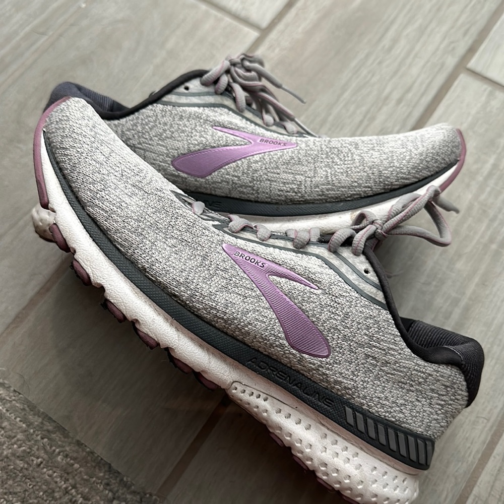 Brooks adrenaline 2.0 GTS XX running shoes. Size 9 Womens.